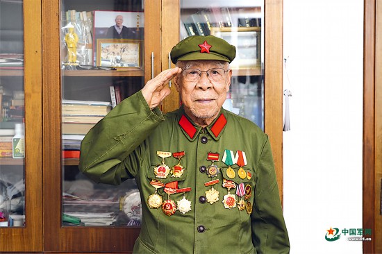 “一輩子跟著黨追求光明” ——記九十五歲抗戰(zhàn)老兵、白求恩國(guó)際和平醫(yī)院眼科原主任劉世鉞 